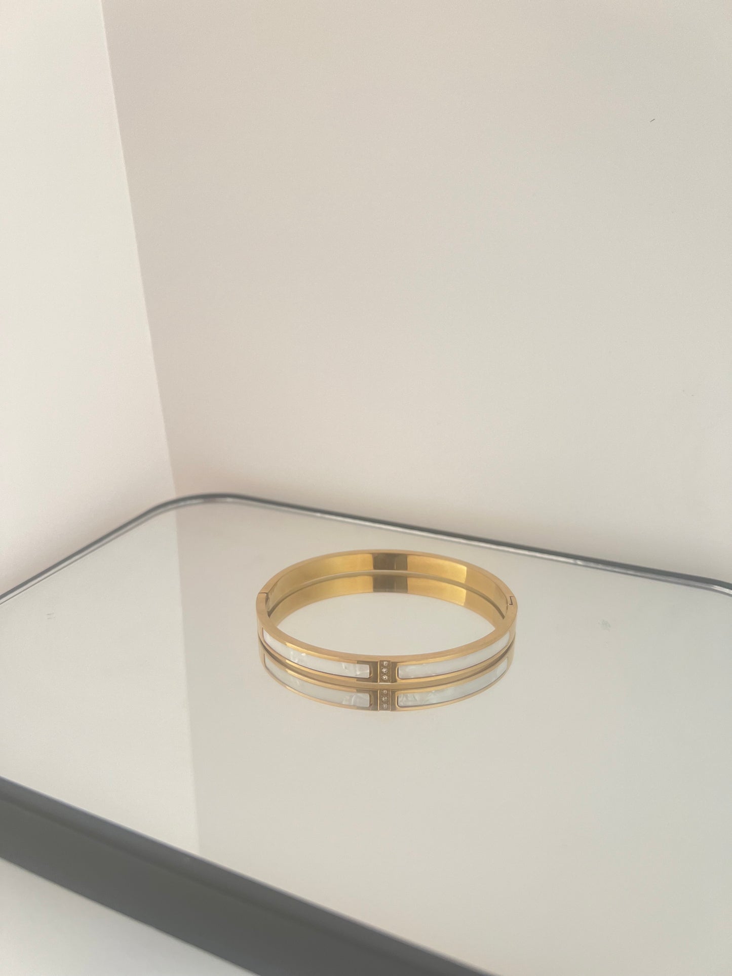 Pulseira madrepérola e zircónias