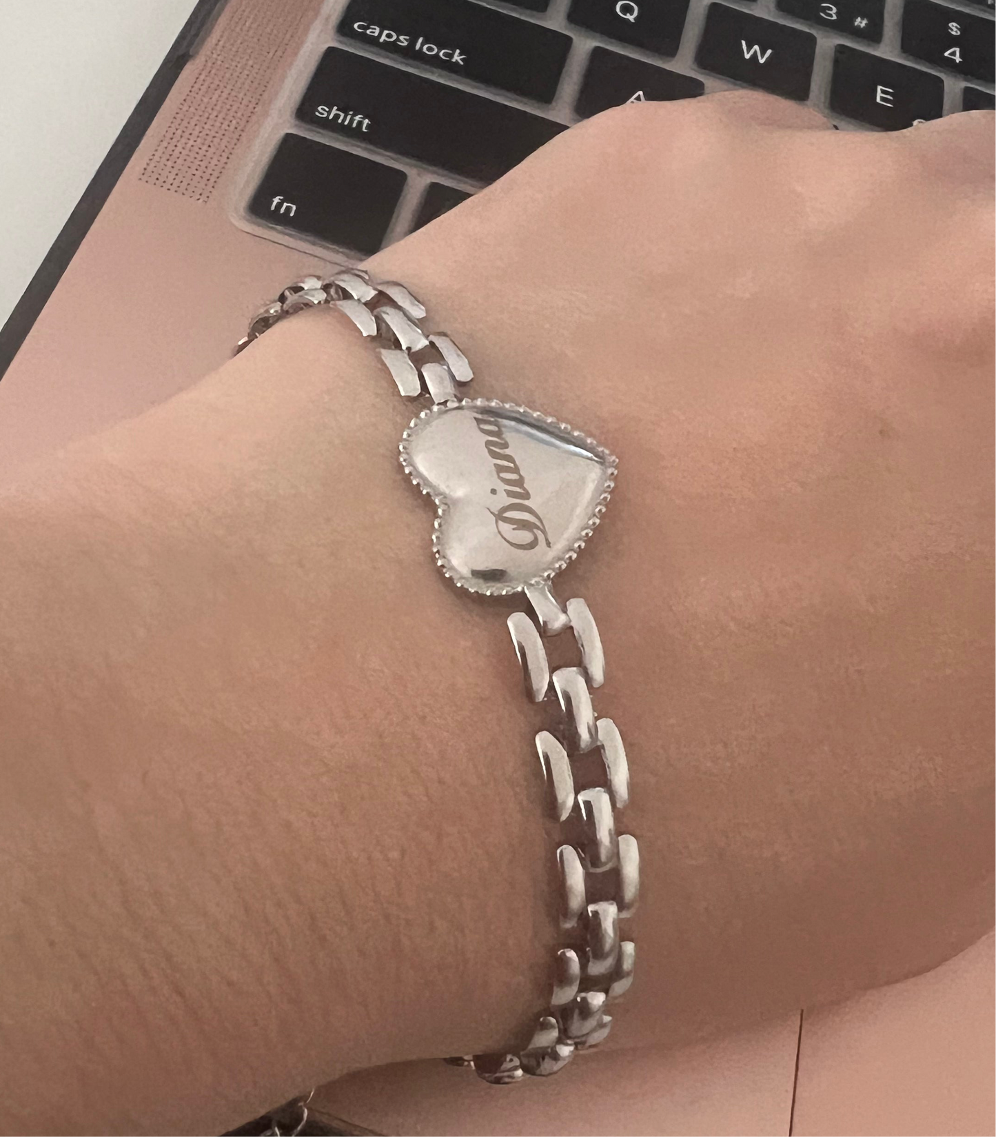 Pulseira Delicada com Coração e Nome Personalizado