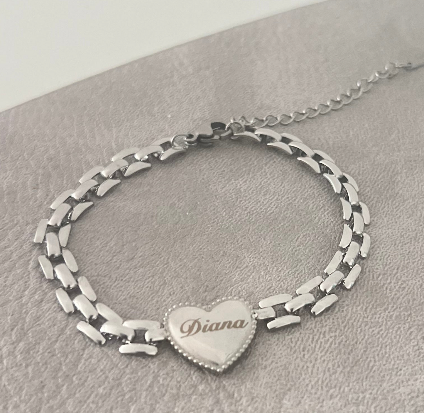 Pulseira Delicada com Coração e Nome Personalizado