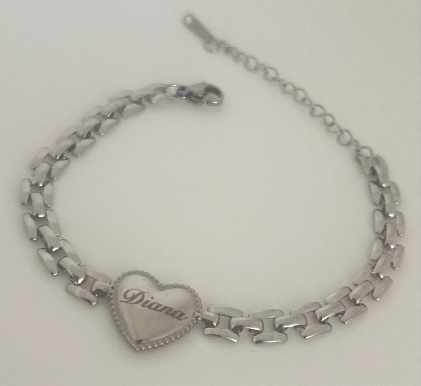 Pulseira Delicada com Coração e Nome Personalizado
