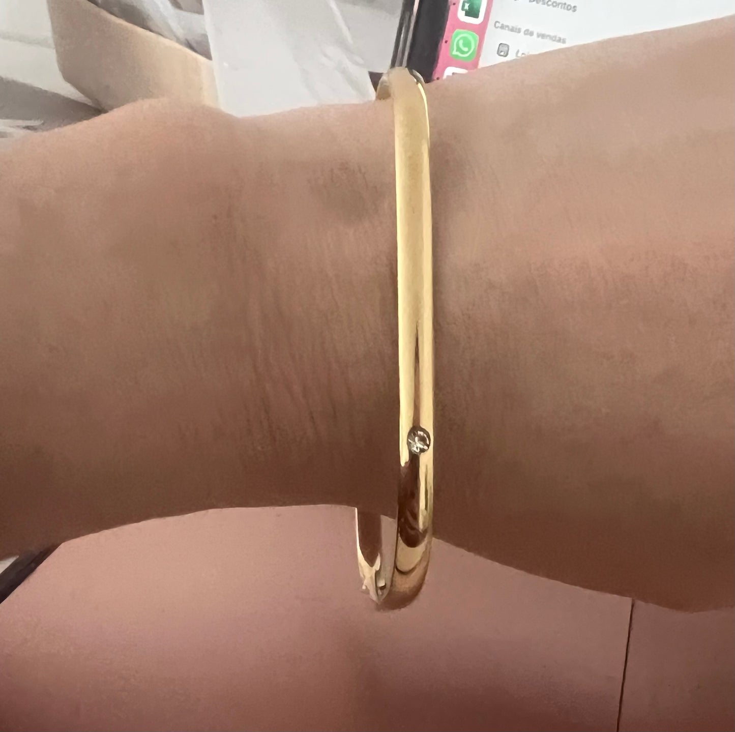 A Pulseira Rígida Quadrada com Brilhante