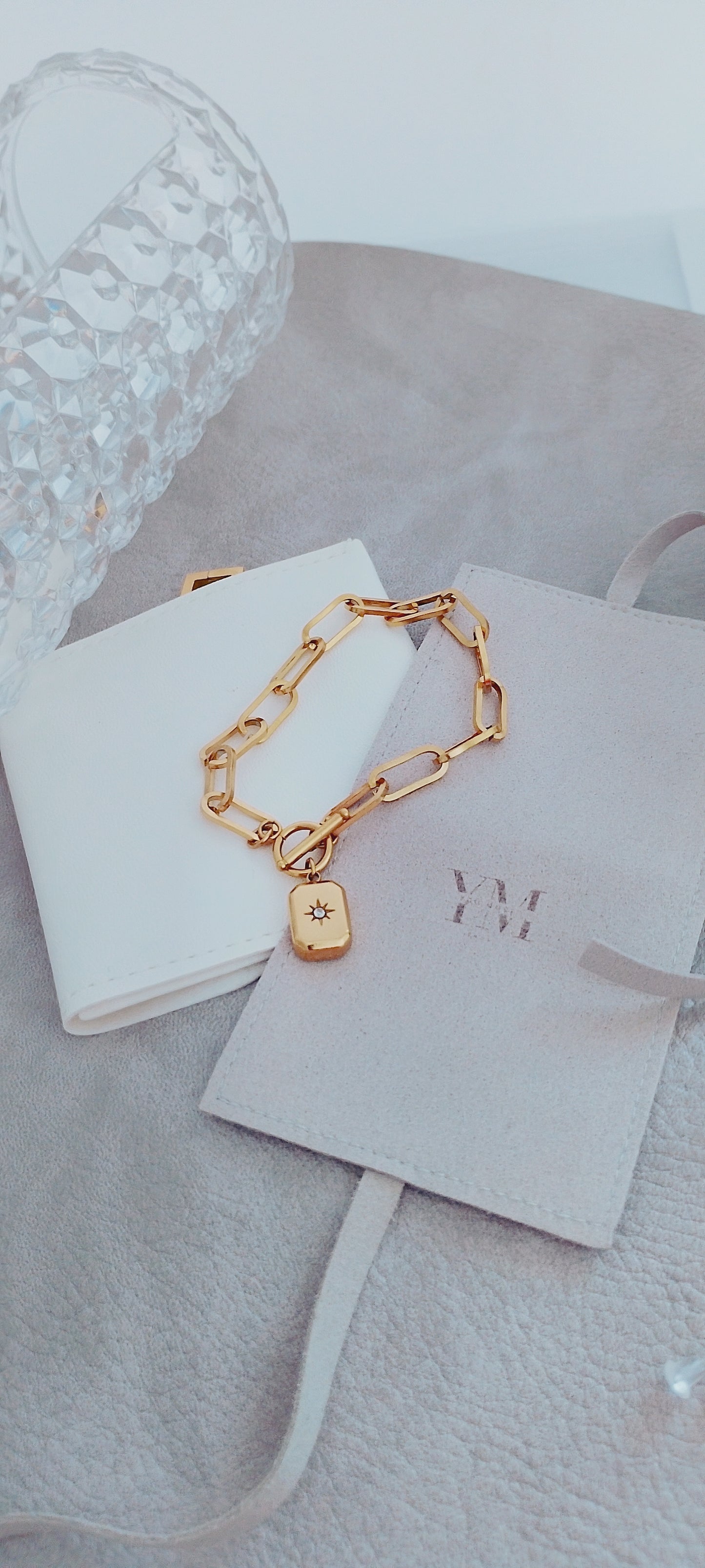 Pulseira com Pendente Quadrado e Mini Zircônia Brilhante