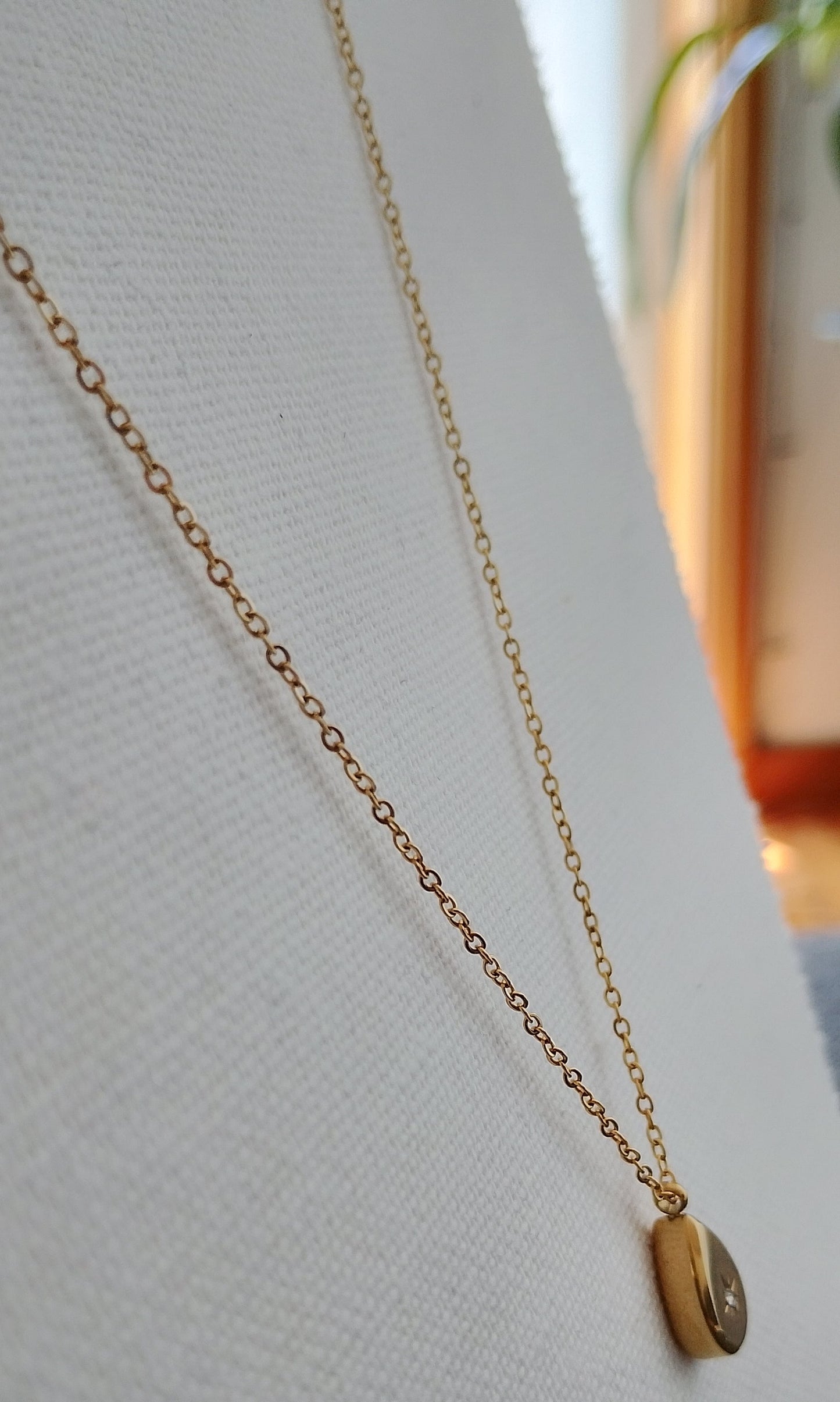 Colar pendent em forma de gota e mini zircónia brilhante