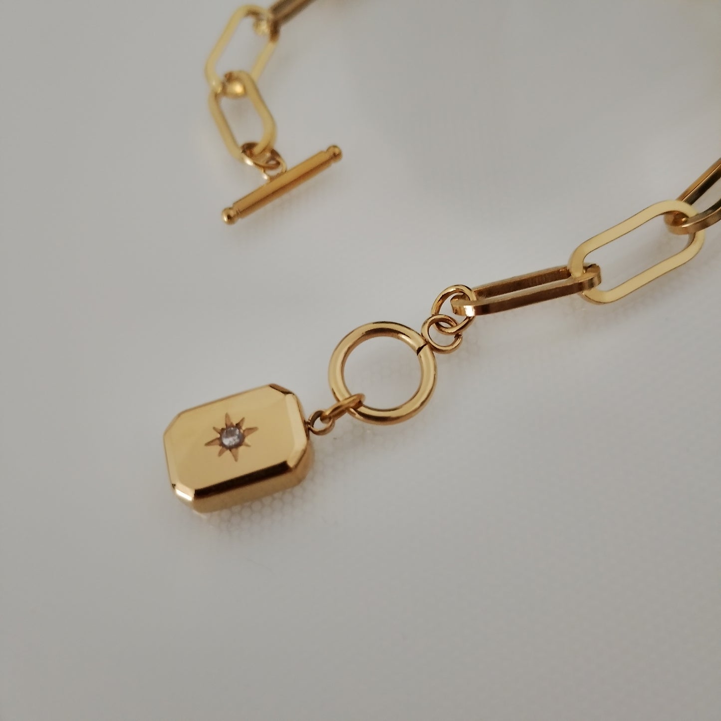 Pulseira com Pendente Quadrado e Mini Zircônia Brilhante