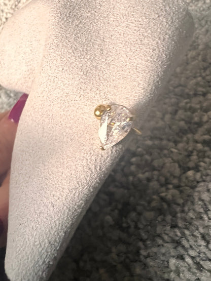 Minipendientes tipo puño para la oreja