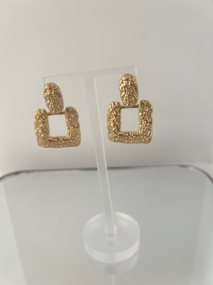 Brincos Dourados Com Textura