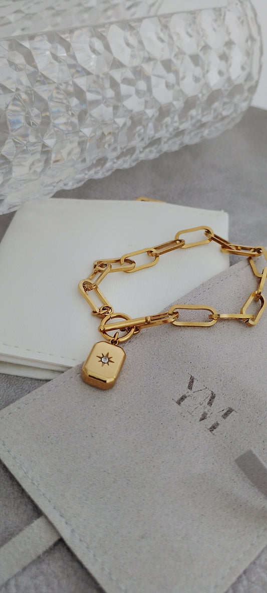 Pulseira com Pendente Quadrado e Mini Zircônia Brilhante