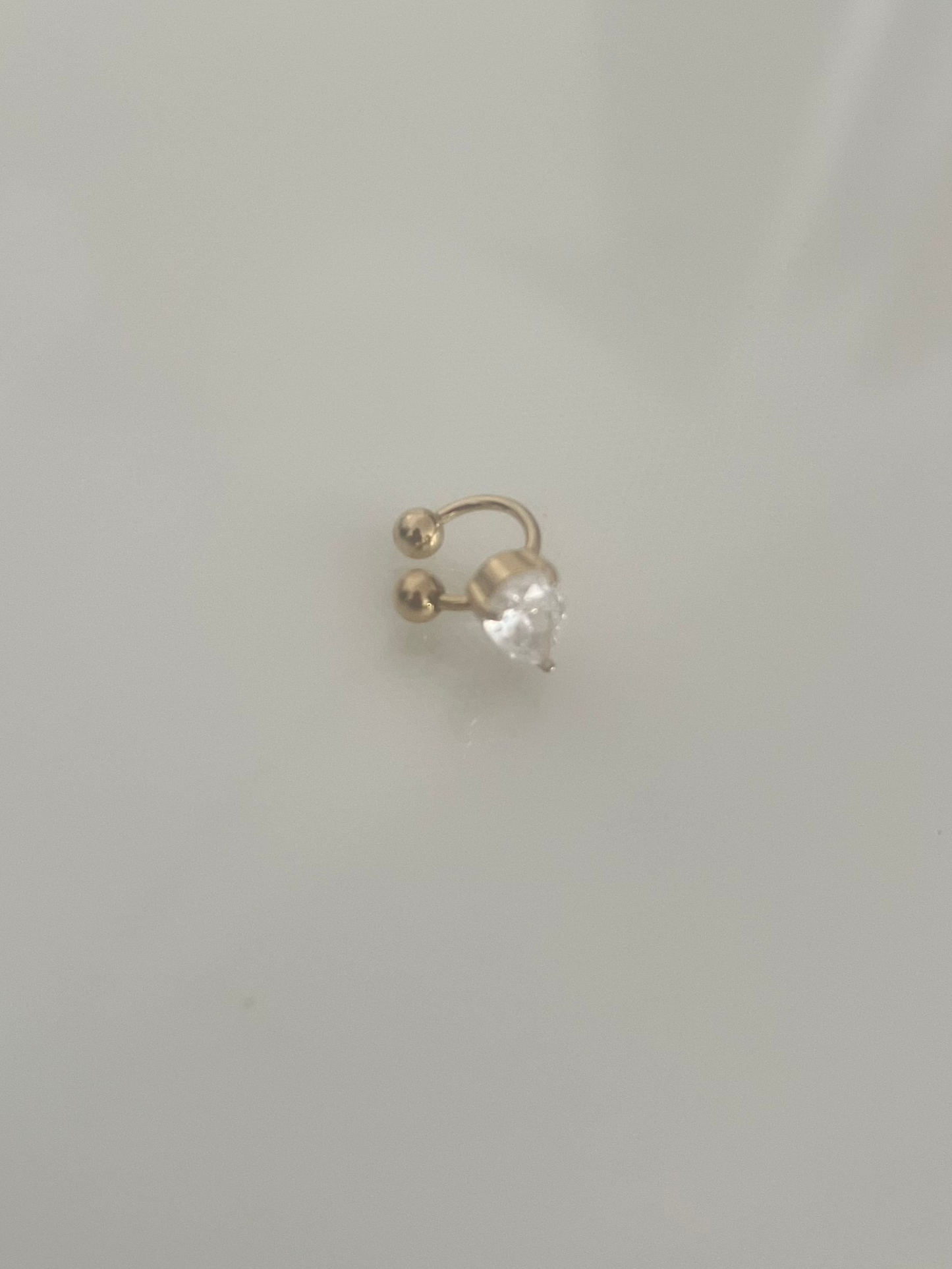 Minipendientes tipo puño para la oreja