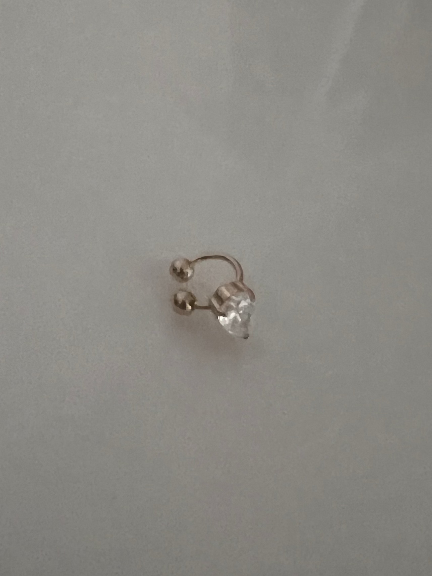 Minipendientes tipo puño para la oreja