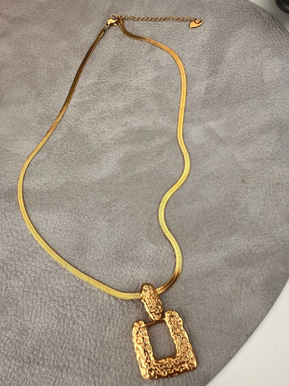 Colar Dourado com Textura