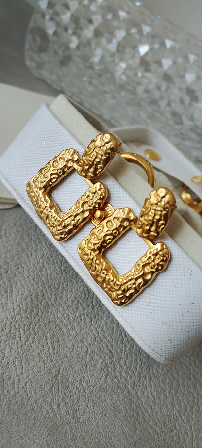 Brincos Dourados Com Textura